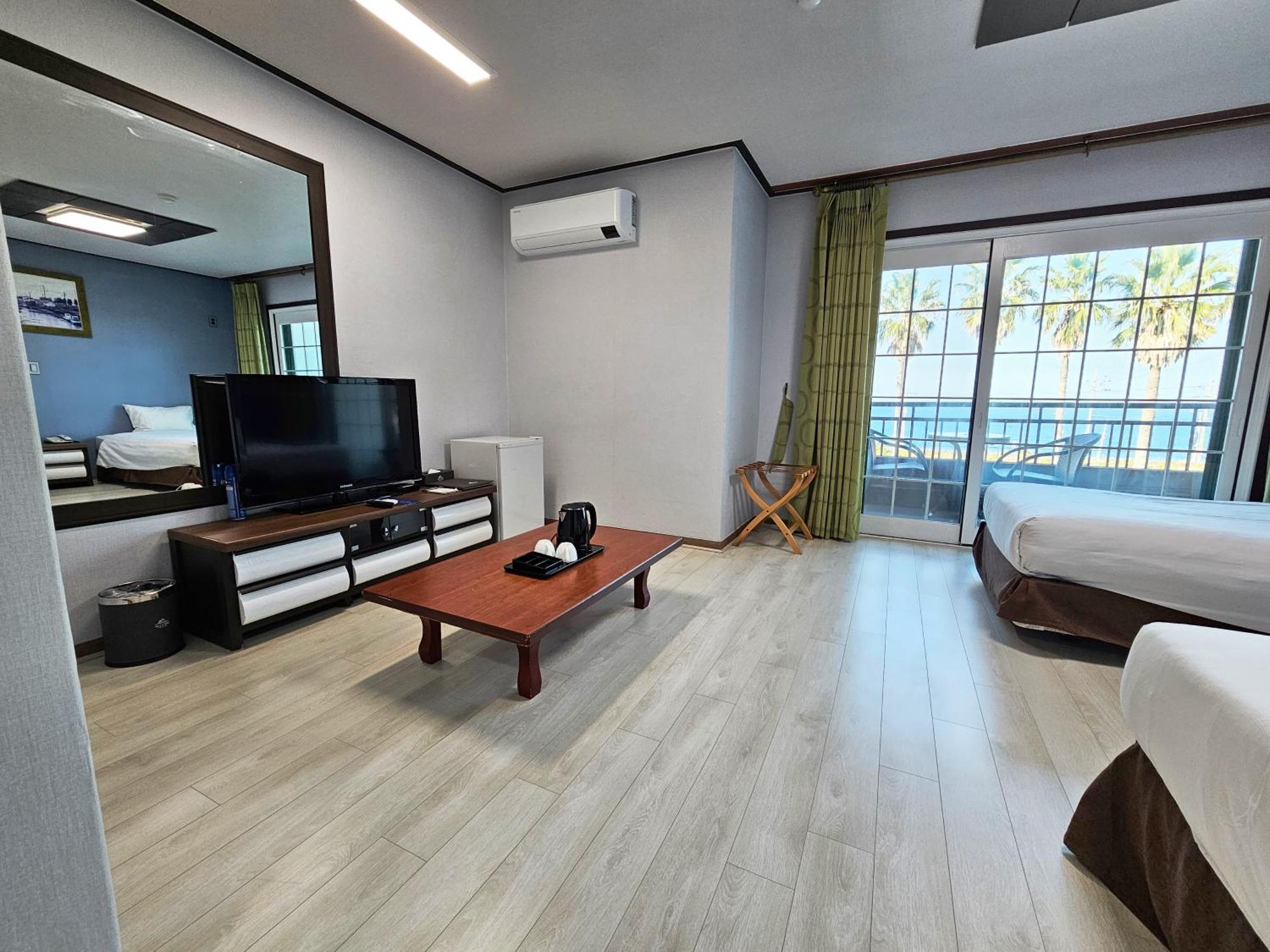 Sea Cliff Hotel Jeju Eksteriør billede