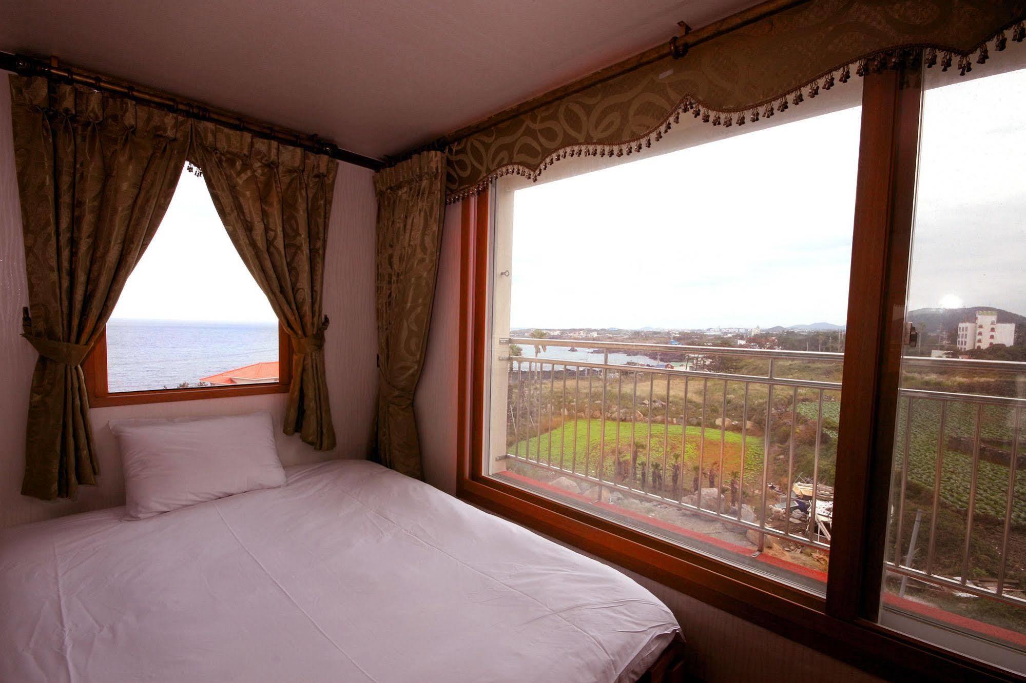 Sea Cliff Hotel Jeju Eksteriør billede